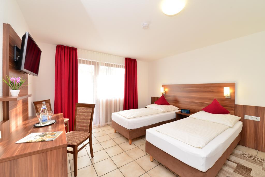 Hotel Am Buchwald Esslingen am Neckar Екстер'єр фото