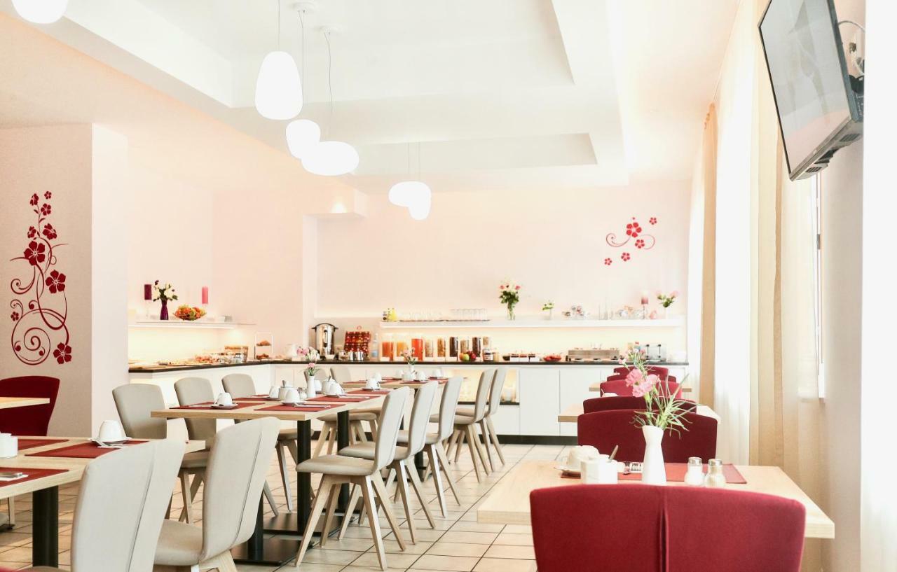 Hotel Am Buchwald Esslingen am Neckar Екстер'єр фото