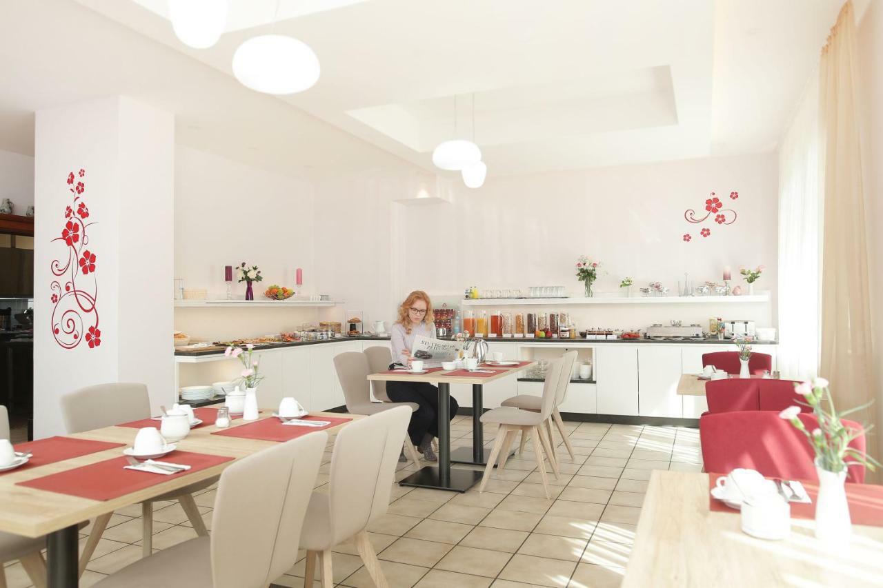 Hotel Am Buchwald Esslingen am Neckar Екстер'єр фото